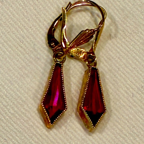 Jewelry - Vintage Tolled Gold Red Faceted Drop Earrings with Leverback Closure